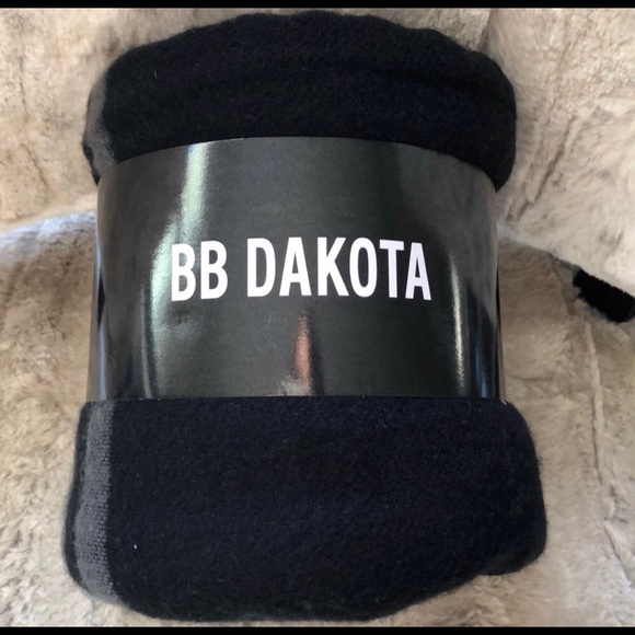 BB Dakota Sweaters - 🌟BB DAKOTA poncho/shawl/REVERSIBLE 🌟NEW-Boho